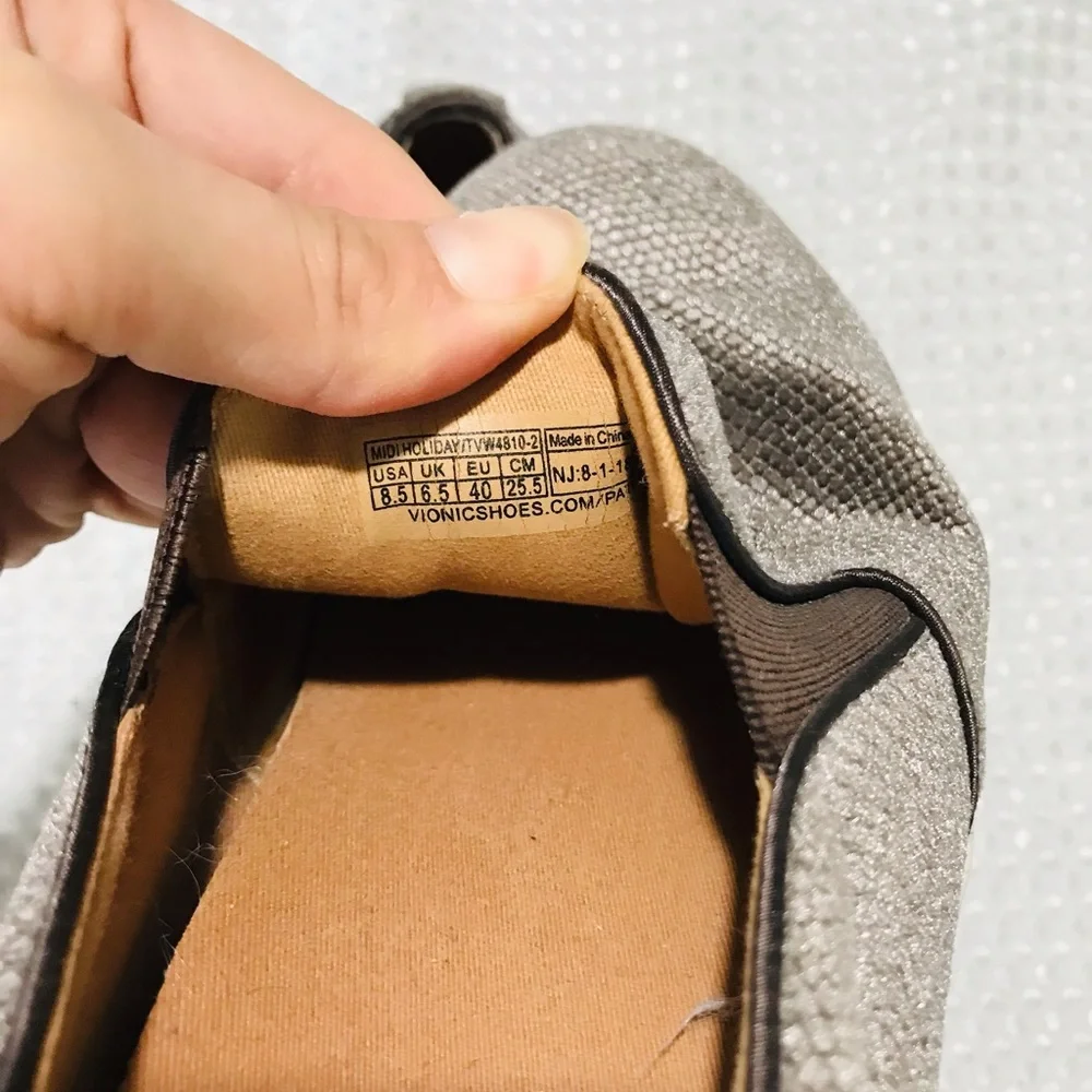 Vionic sneakers‎